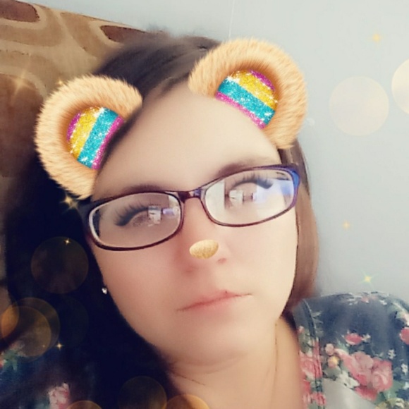 Meet your Posher, Carrie - Picture 2 of 2